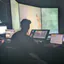 Balletdanser in een interactieve lichtprojectie van de AI- en balletproductie Pulse